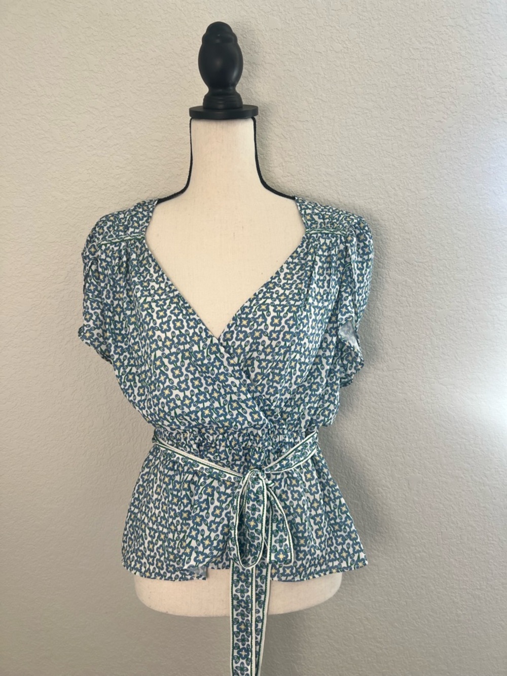 Max Studio Blue Floral Wrap V Neck Women’s Top
